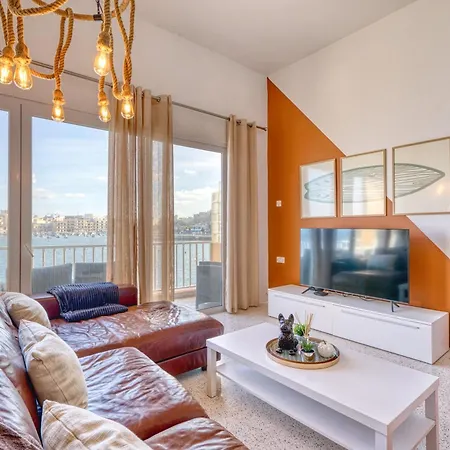 Апартаменты Seafront Balcony For 5, Steps From St George's Bay By 360 Estates Бирзеббуджа