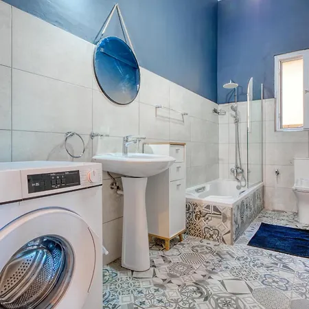 Seafront Balcony For 5, Steps From St George's Bay By 360 Estates * Бирзеббуджа
