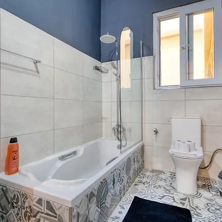 Апартаменты Seafront Balcony For 5, Steps From St George's Bay By 360 Estates *