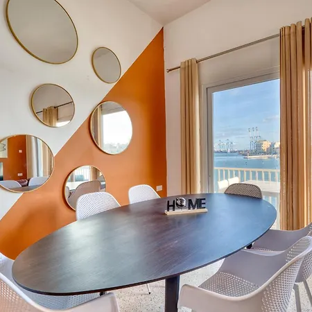 Seafront Balcony For 5, Steps From St George's Bay By 360 Estates Бирзеббуджа