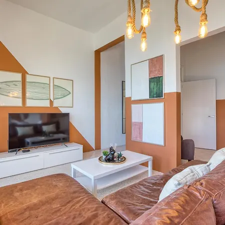 Апартаменты Seafront Balcony For 5, Steps From St George's Bay By 360 Estates