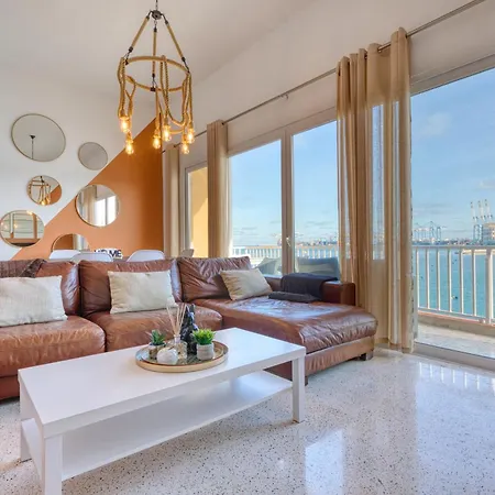 Апартаменты Seafront Balcony For 5, Steps From St George's Bay By 360 Estates