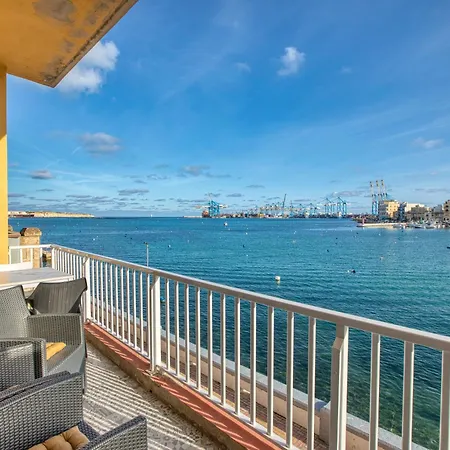 Seafront Balcony For 5, Steps From St George's Bay By 360 Estates Апартаменты Бирзеббуджа