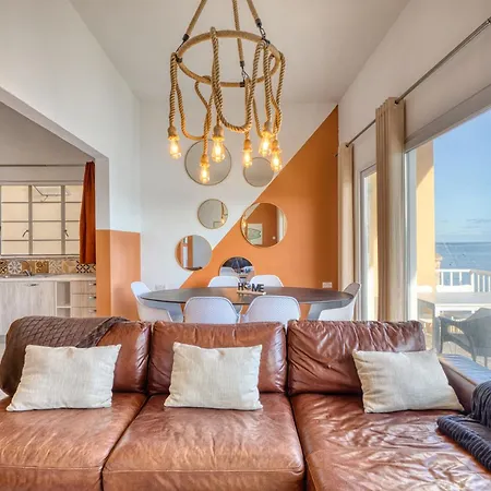Апартаменты Seafront Balcony For 5, Steps From St George's Bay By 360 Estates