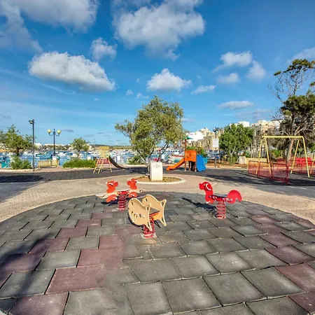 Lejlighed Seafront Balcony For 5, Steps From St George's Bay By 360 Estates Birżebbuġa