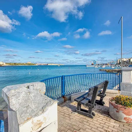 Seafront Balcony For 5, Steps From St George's Bay By 360 Estates Lejlighed