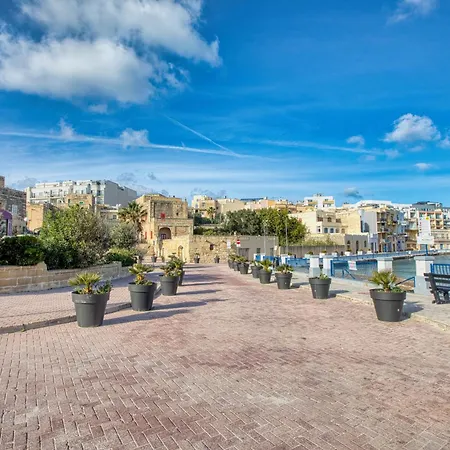 Seafront Balcony For 5, Steps From St George's Bay By 360 Estates Lejlighed